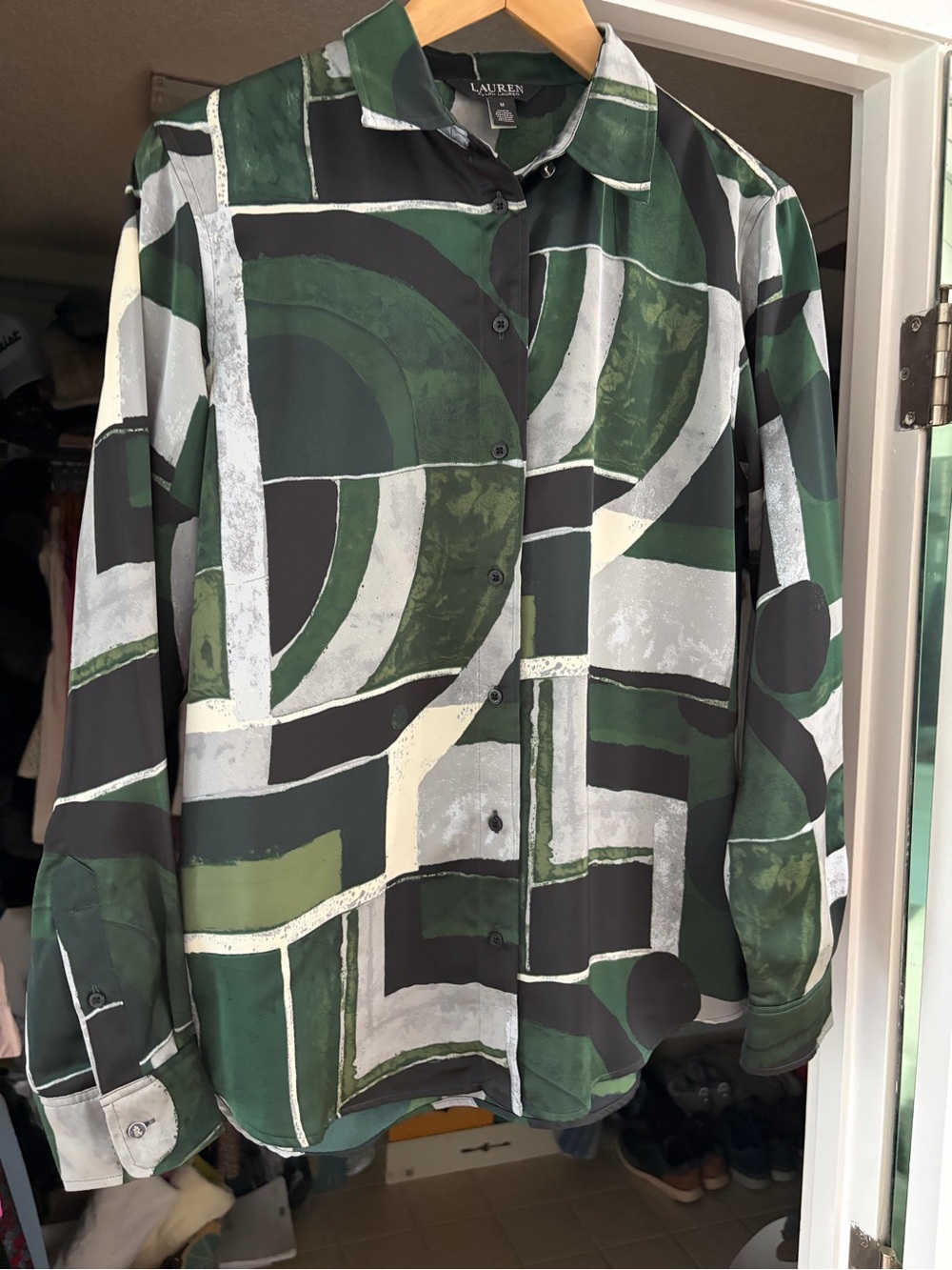Lauren Ralph Lauren Women’s Green Abstract-Print Button-Up Shirt.